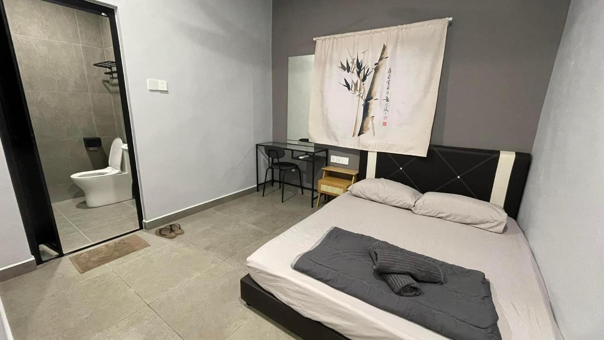 Sam Choon Homestay 三春客棧 Batu Pahat City Centre 4R4B4CP 峇株巴轄民宿 市中心Summit旁邊 四房四浴停車方便 11-13pax photo 4