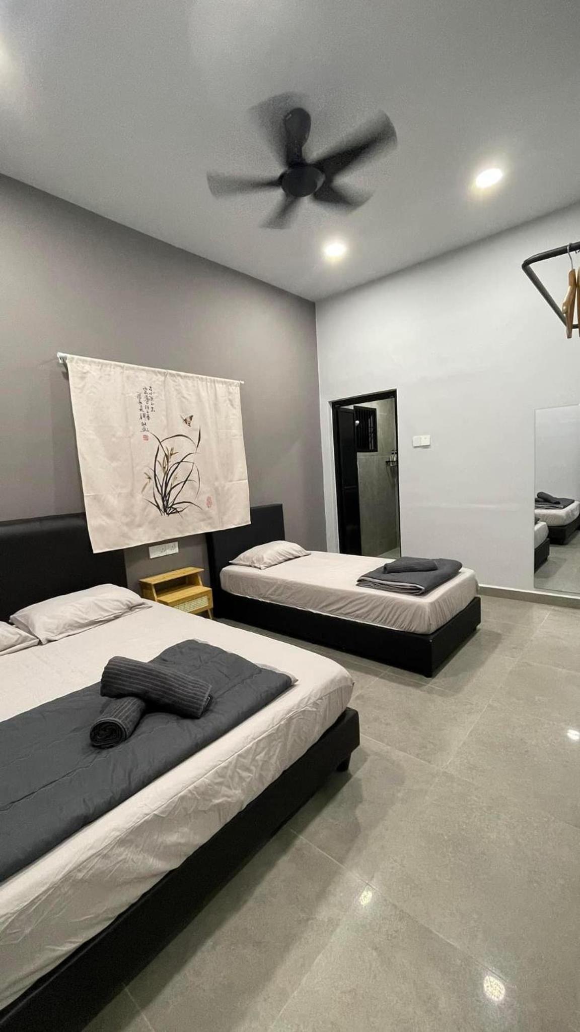 Sam Choon Homestay 三春客棧 Batu Pahat City Centre 4R4B4CP 峇株巴轄民宿 市中心Summit旁邊 四房四浴停車方便 11-13pax photo 8