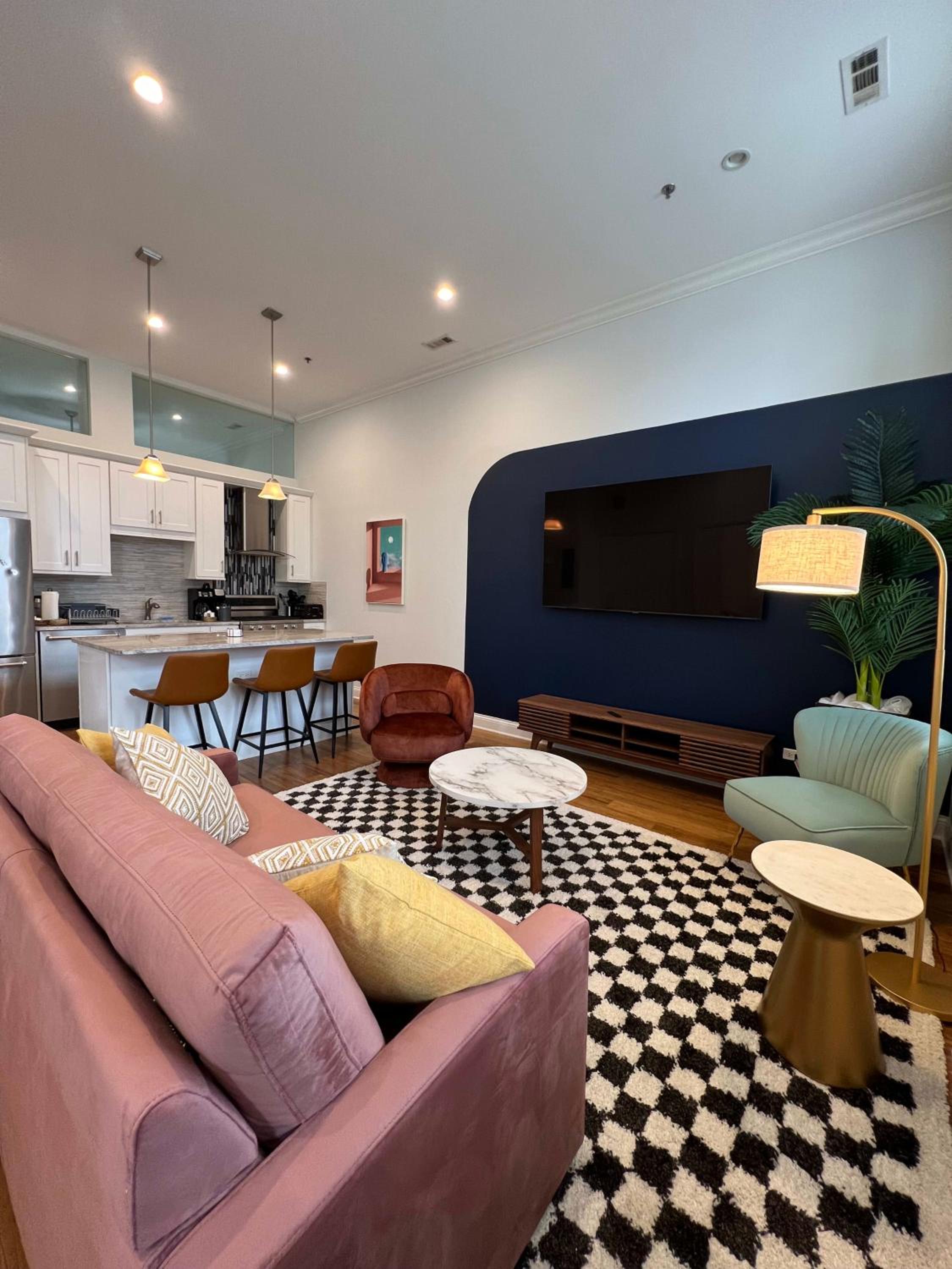 Chicago Vacations - Chic 1 BR w Parking - Property Image 1