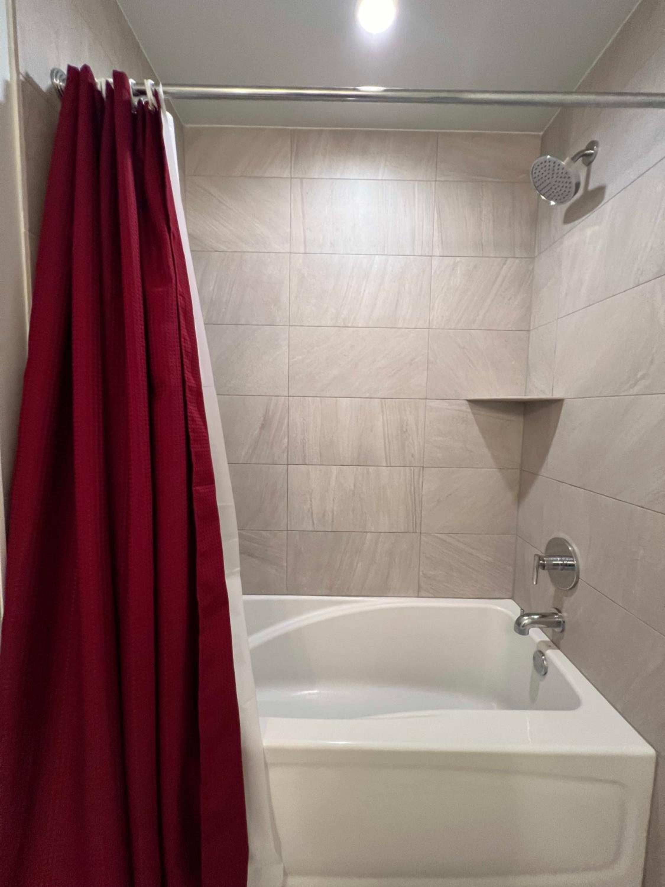 Chicago Vacations - Chic 1 BR w Parking - Property Image 3