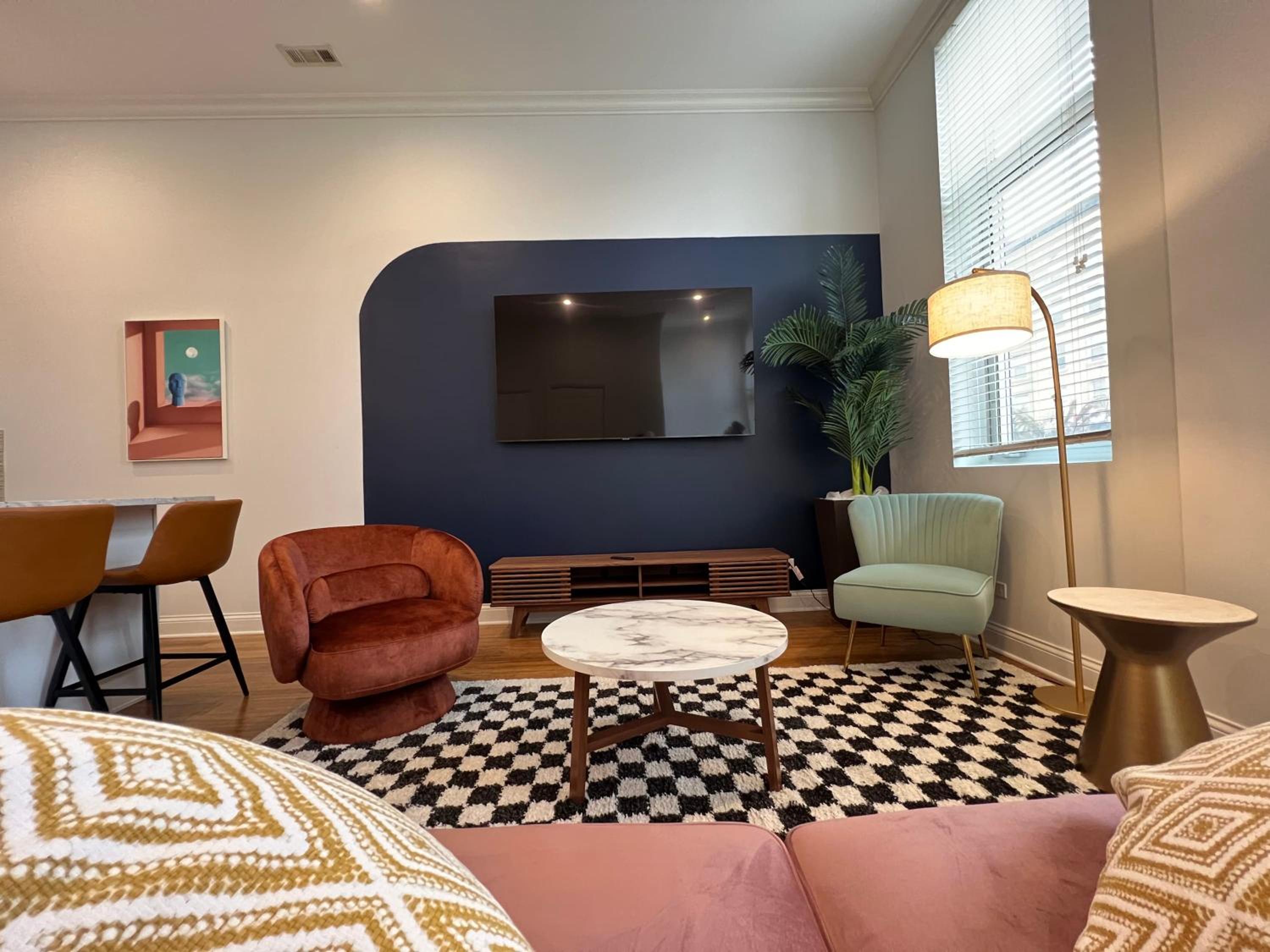 Chicago Vacations - Chic 1 BR w Parking - Property Image 5