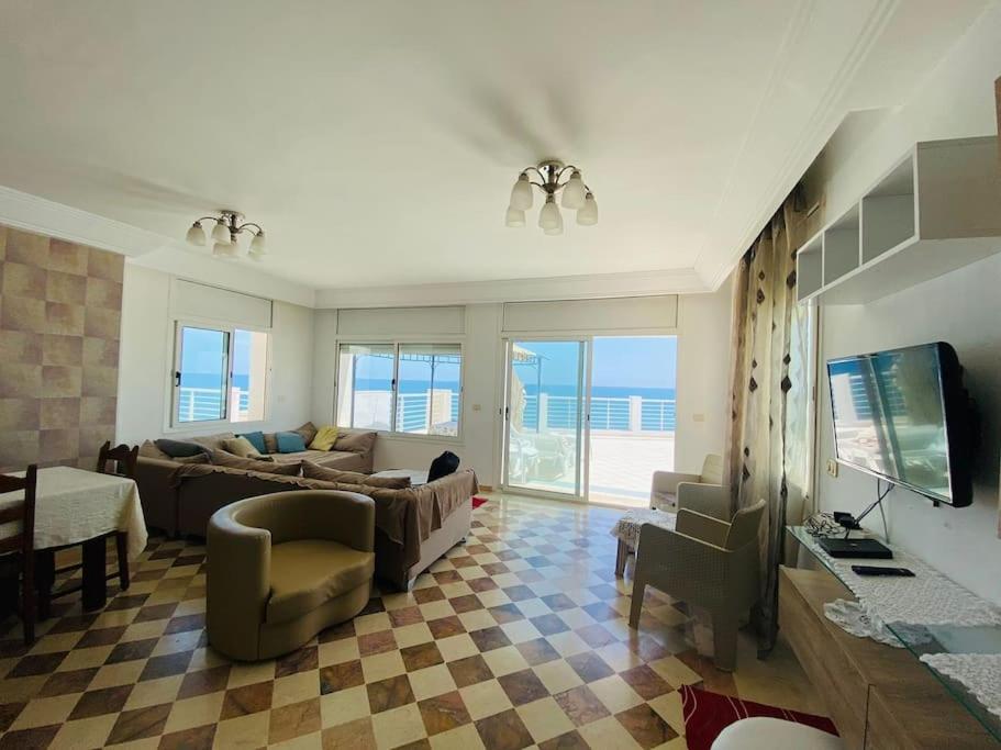 Penthouse waterfront apartment with large terrace