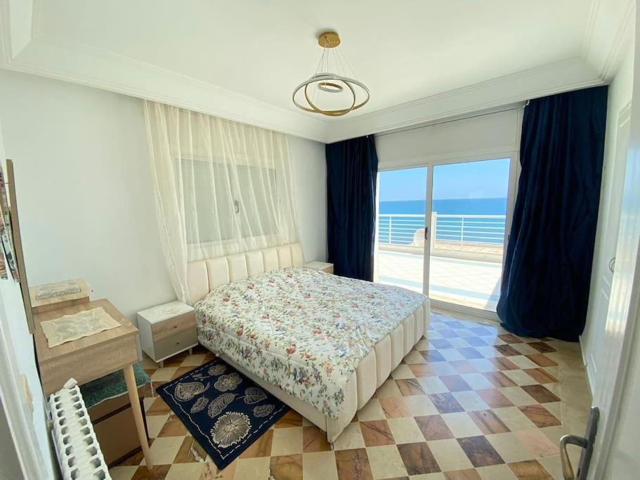 Penthouse waterfront apartment with large terrace