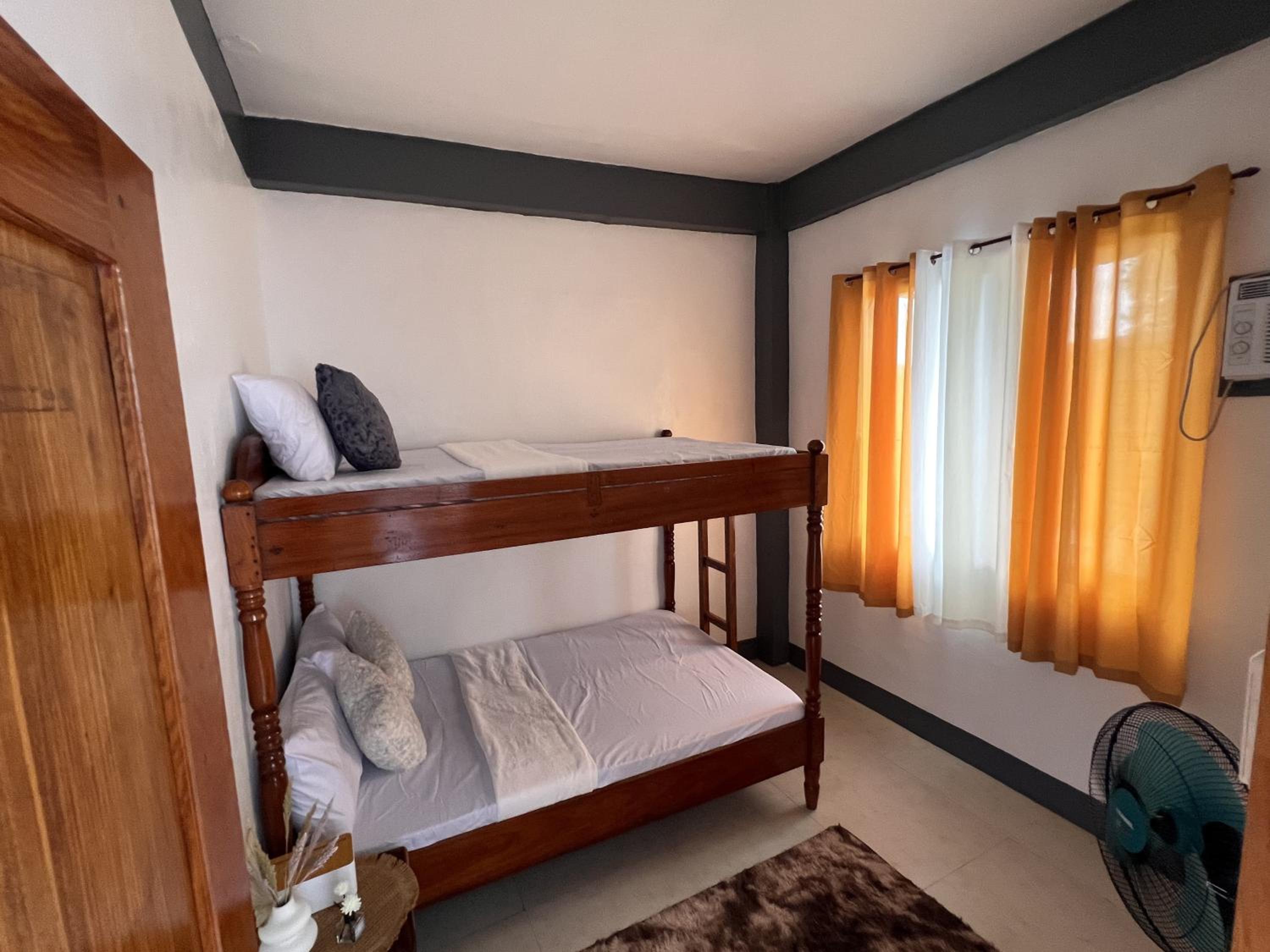 Eighty8 Tourist Inn