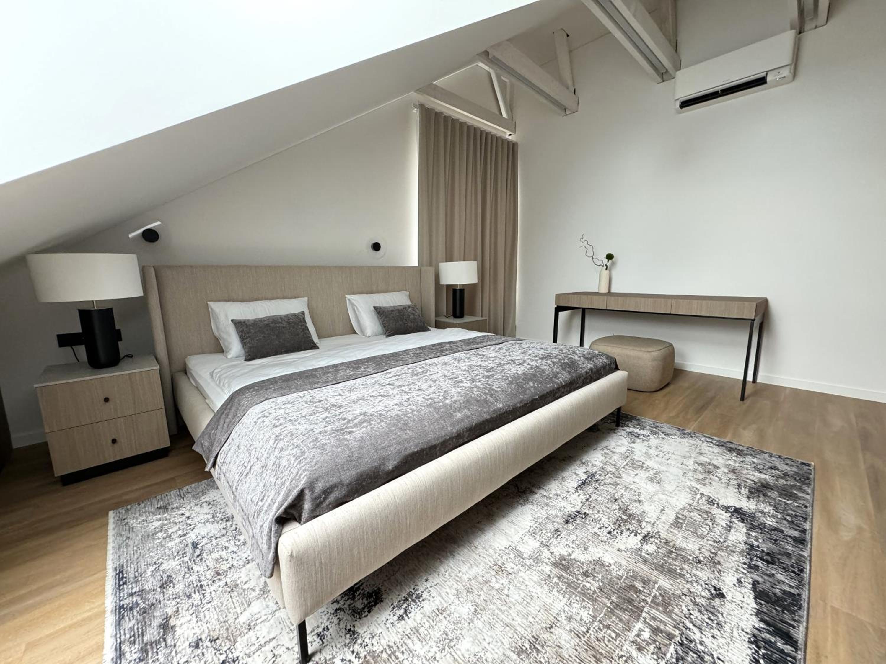 ᴄᴏʜᴏsᴛ I 2BD Penthouse Luxury-Designer Apt, CityCenter view 3