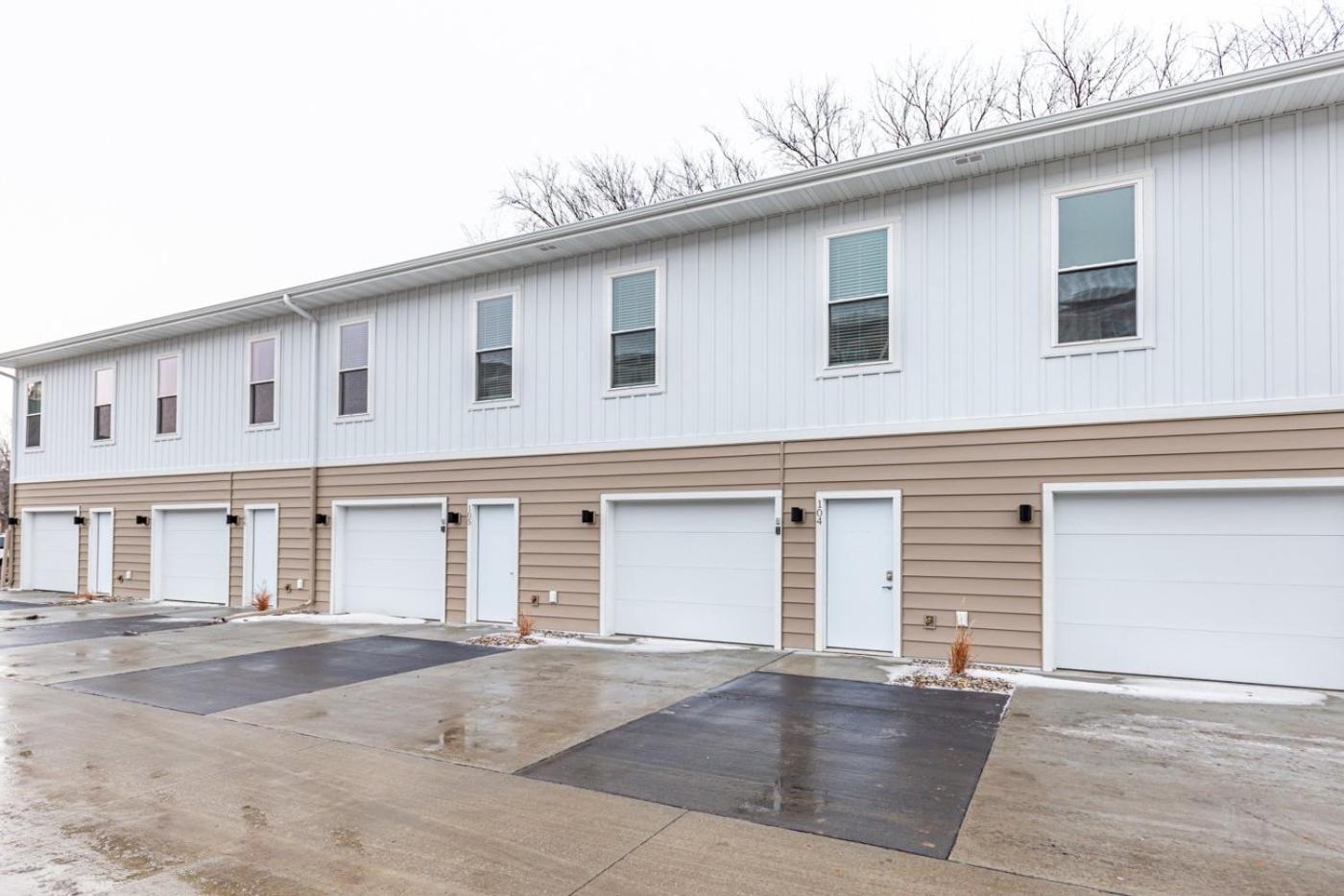 Elegant Townhouse near NDSU and Downtown Fargo #101 view 2
