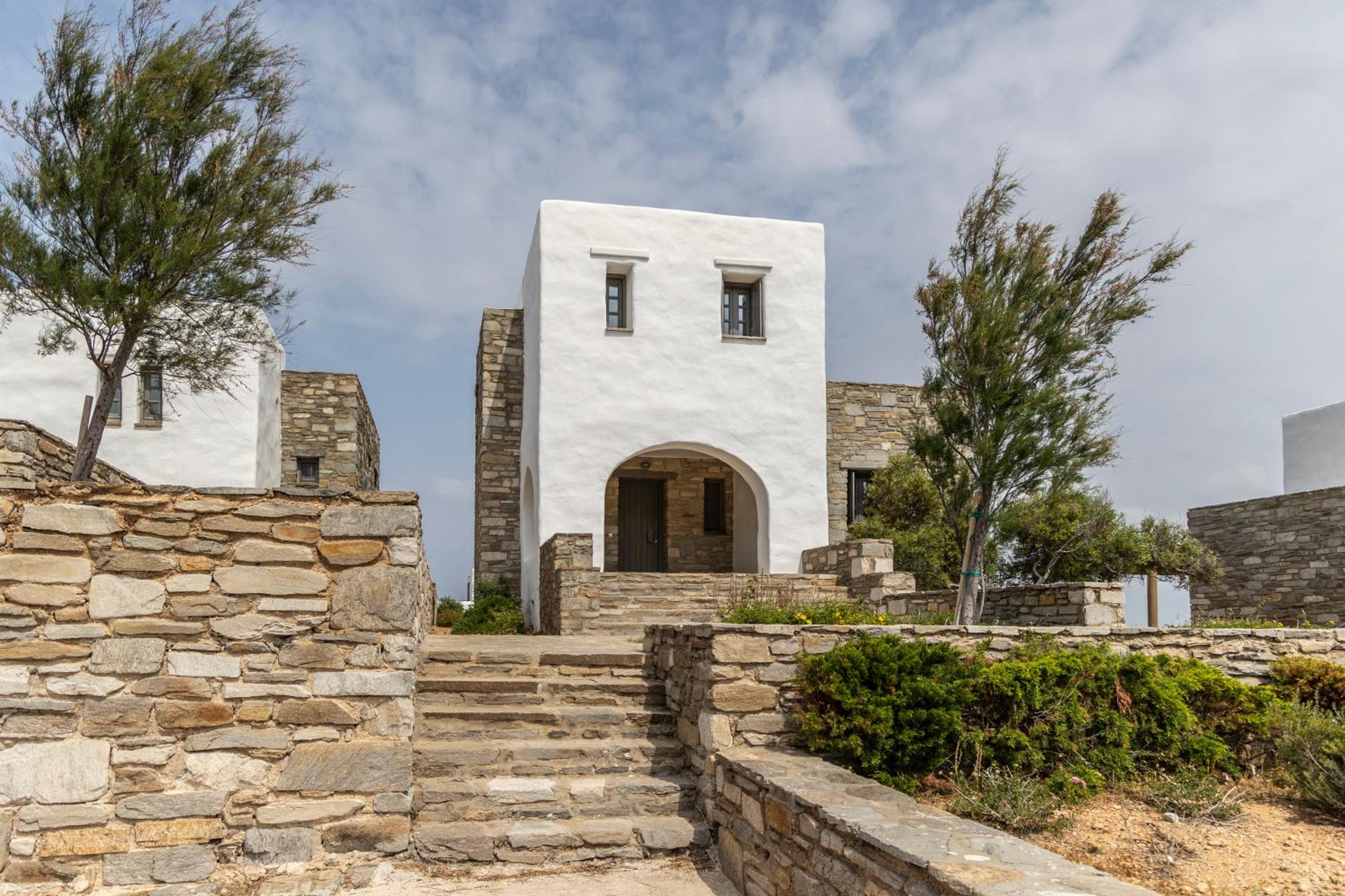 Hotel Acron Villas Paros - Image 1