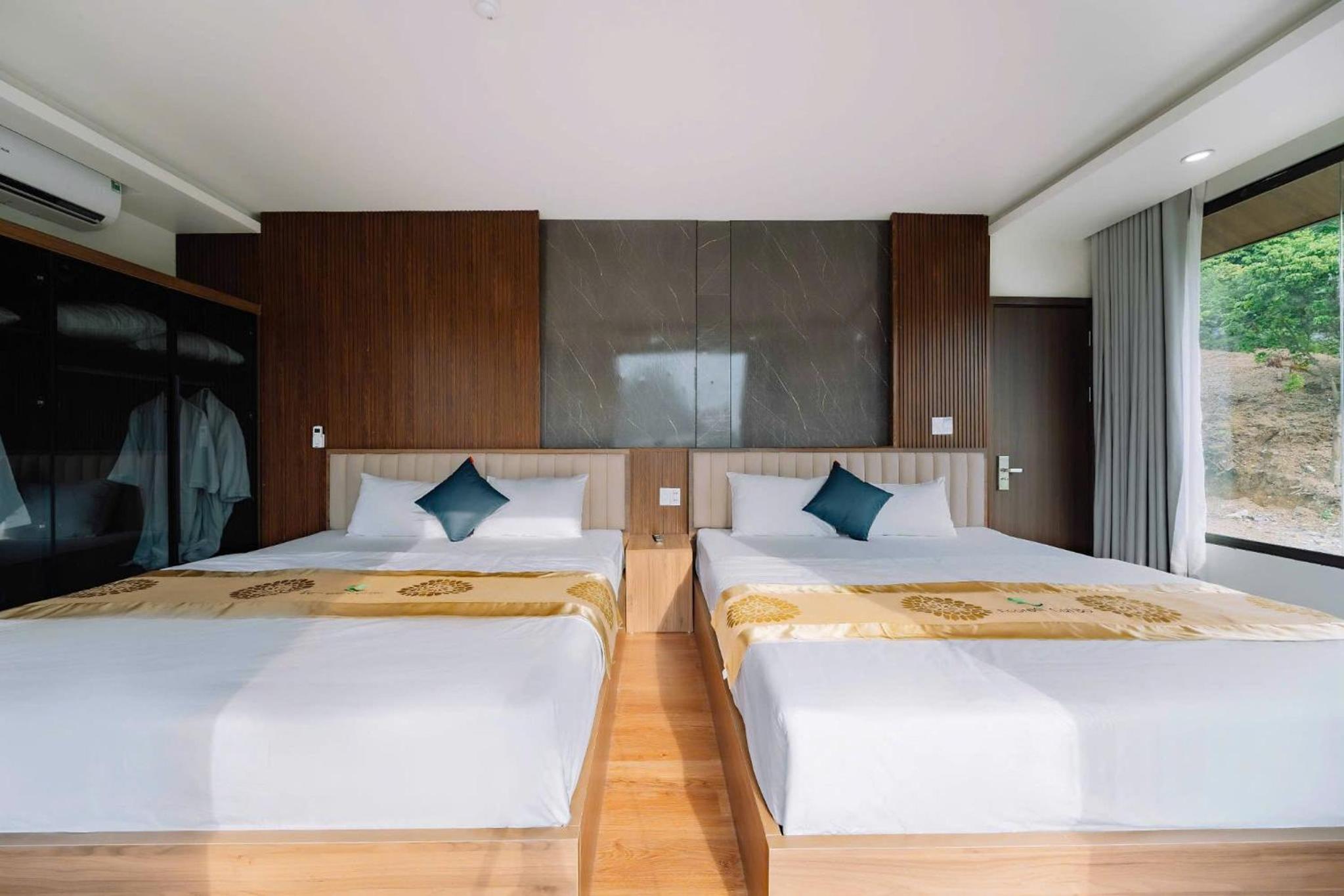 Ecorest Cat Ba Villa Pool & Restaurant view 3