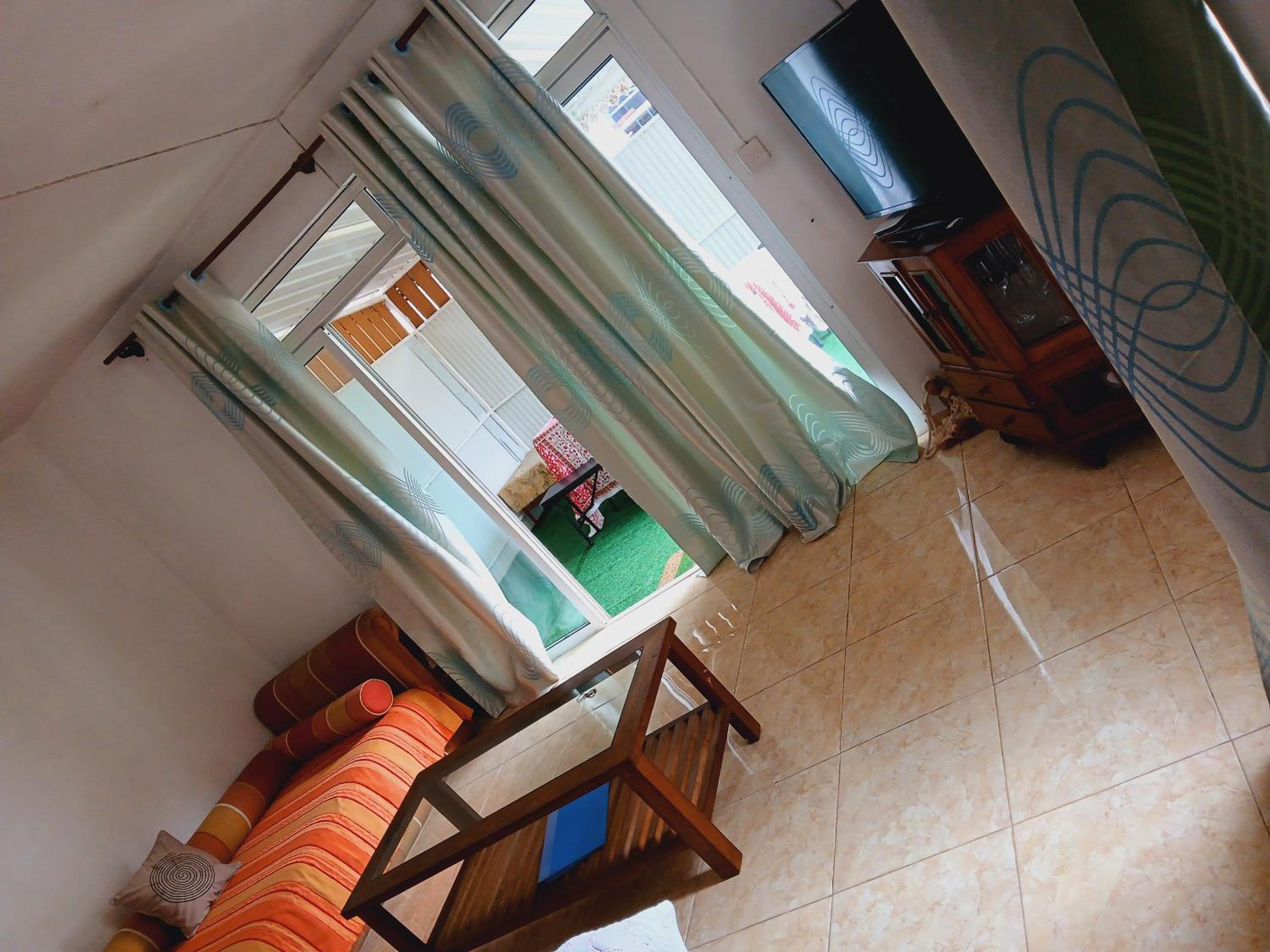 Chaleureuse maison située a 1 minute de la plage view 2