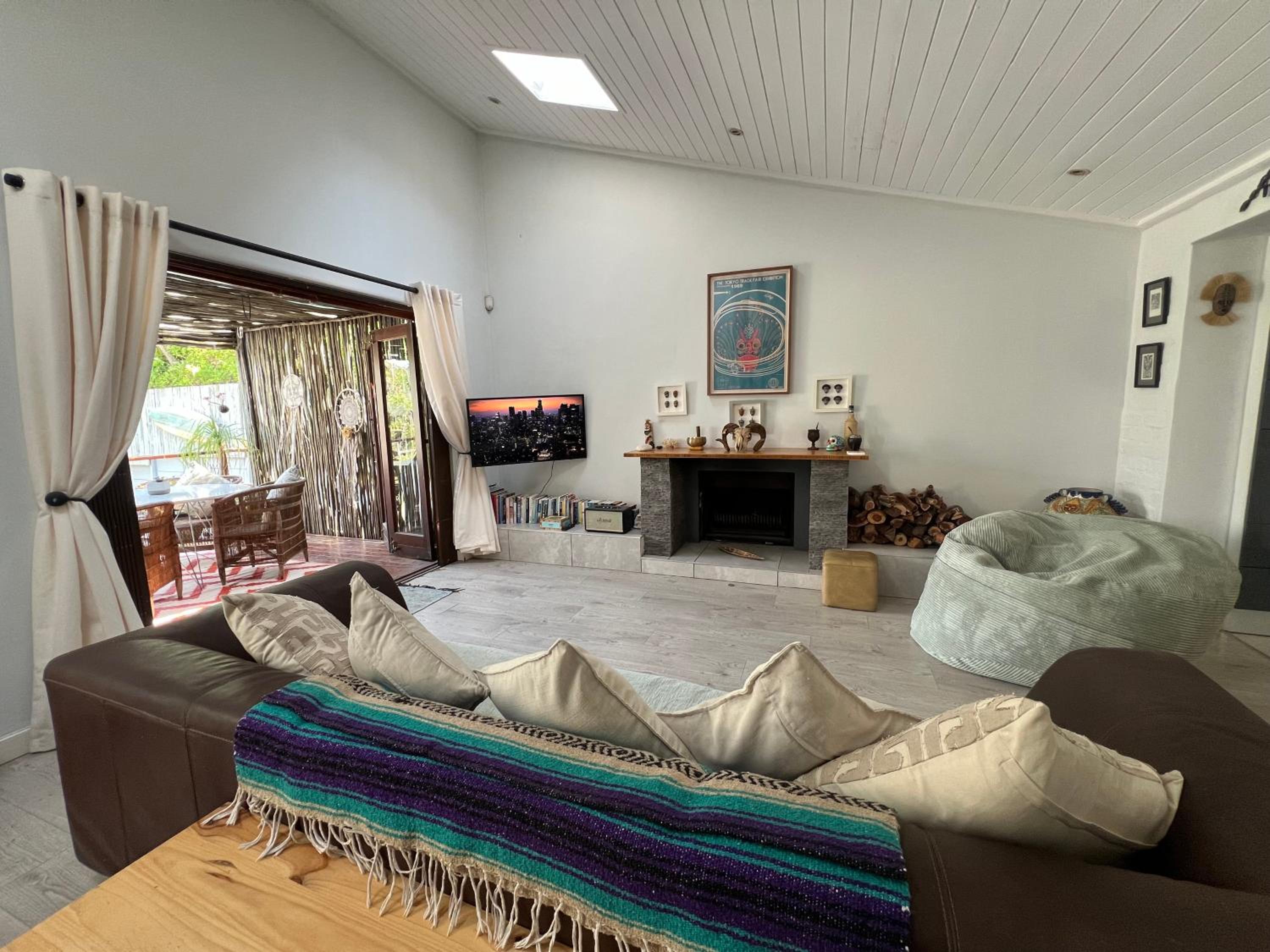 Pool, 3 Bedroom House with En-suite and King Size beds view 2