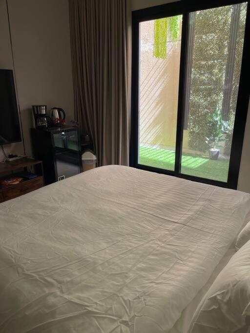 Unique studio with outdoor balcony in hittin