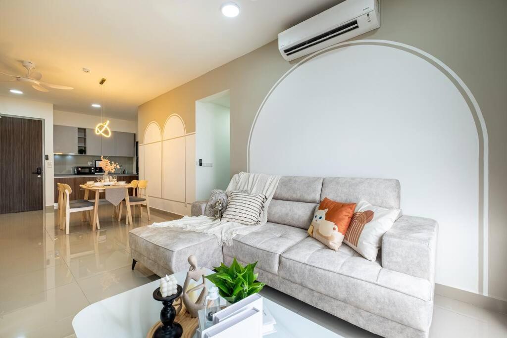 M Vertica CityLifestyle 8pax LRTMrt