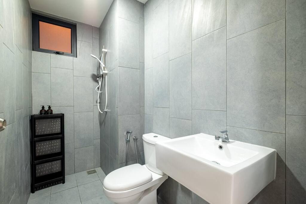 M Vertica CityLifestyle 8pax LRTMrt
