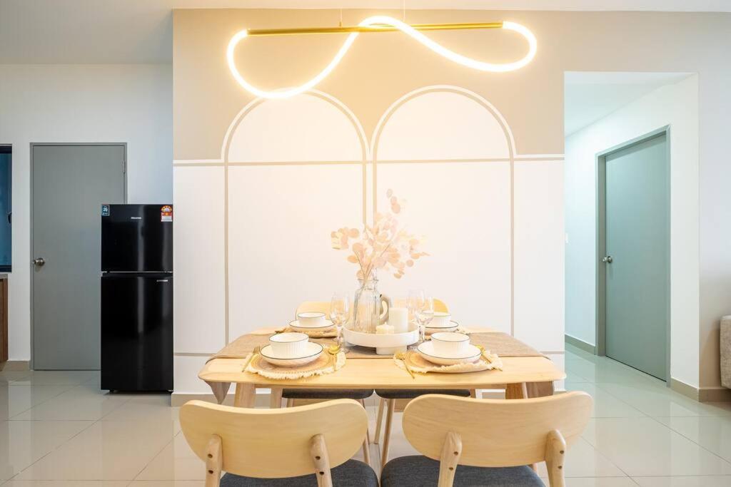 M Vertica CityLifestyle 8pax LRTMrt