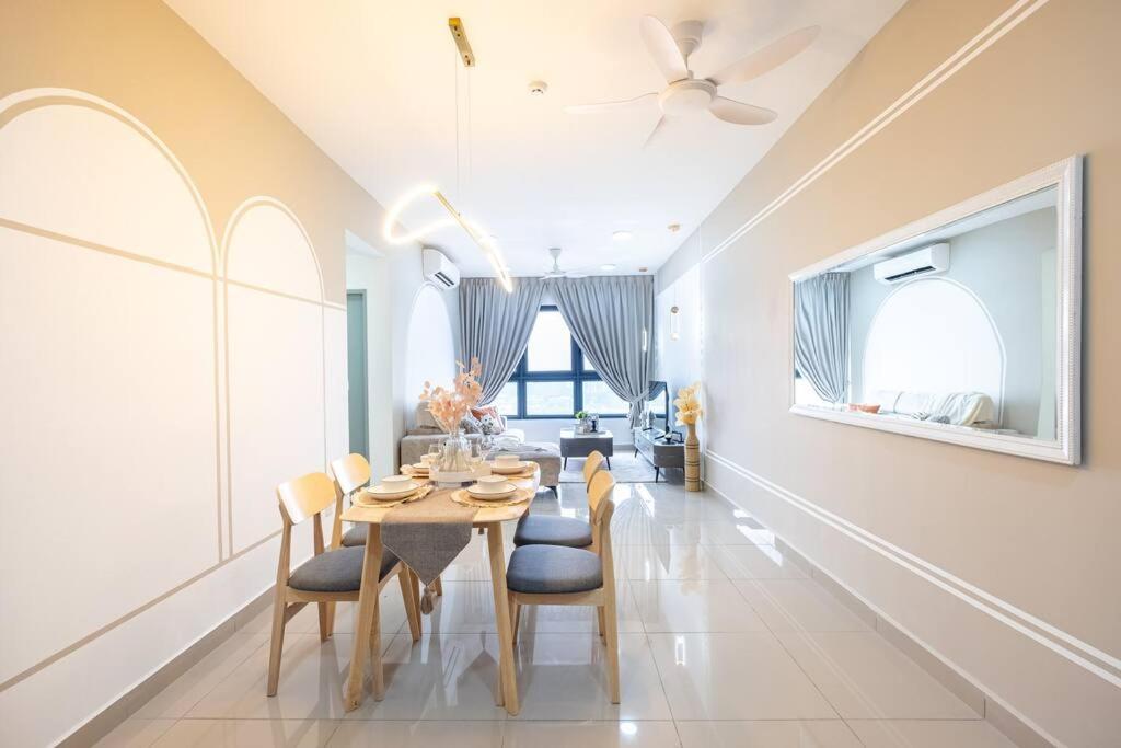M Vertica CityLifestyle 8pax LRTMrt