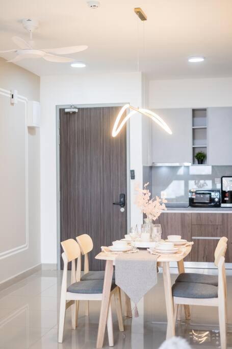 M Vertica CityLifestyle 8pax LRTMrt
