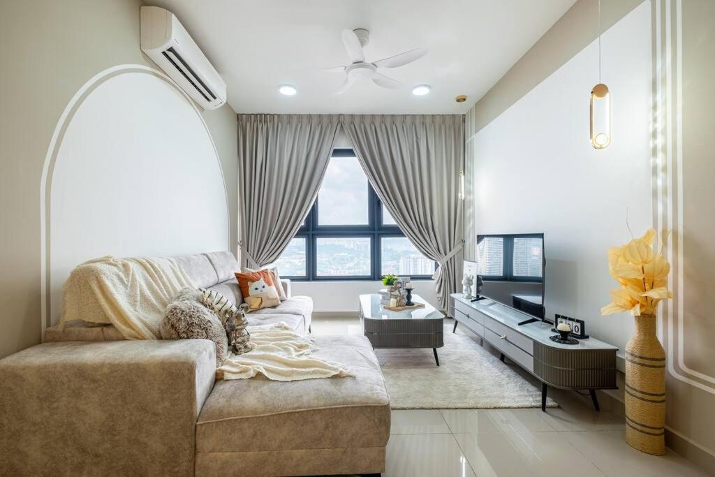 M Vertica CityLifestyle 8pax LRTMrt