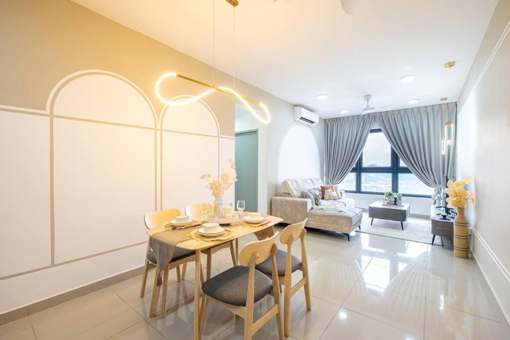 M Vertica CityLifestyle 8pax LRTMrt
