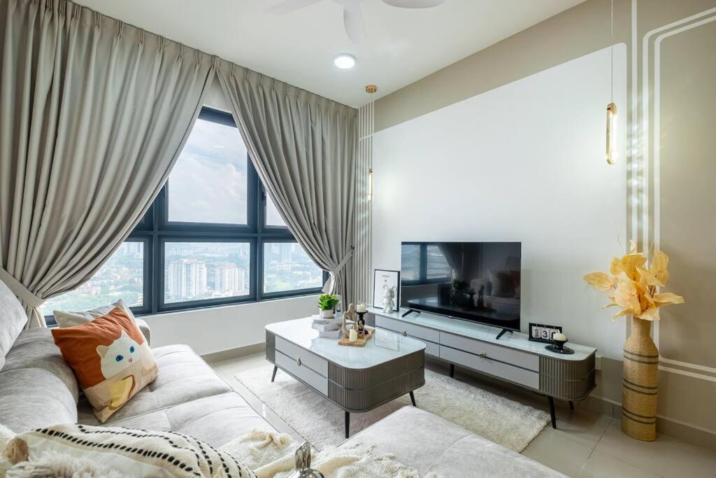 M Vertica CityLifestyle 8pax LRTMrt