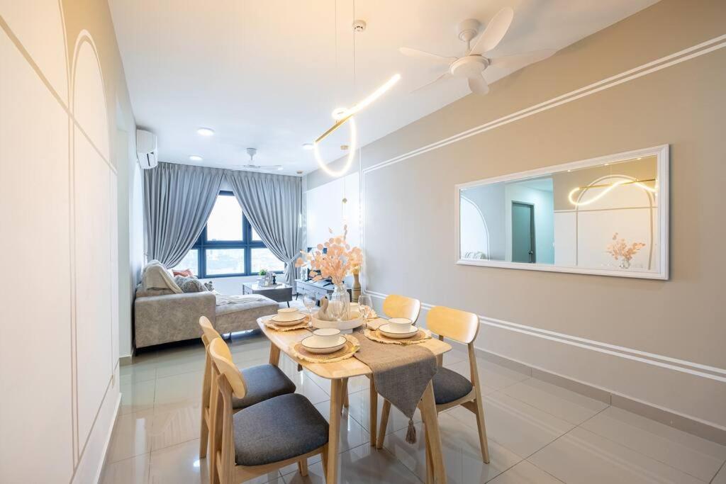M Vertica CityLifestyle 8pax LRTMrt