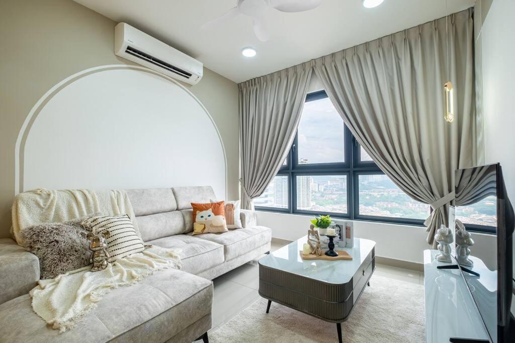 M Vertica CityLifestyle 8pax LRTMrt