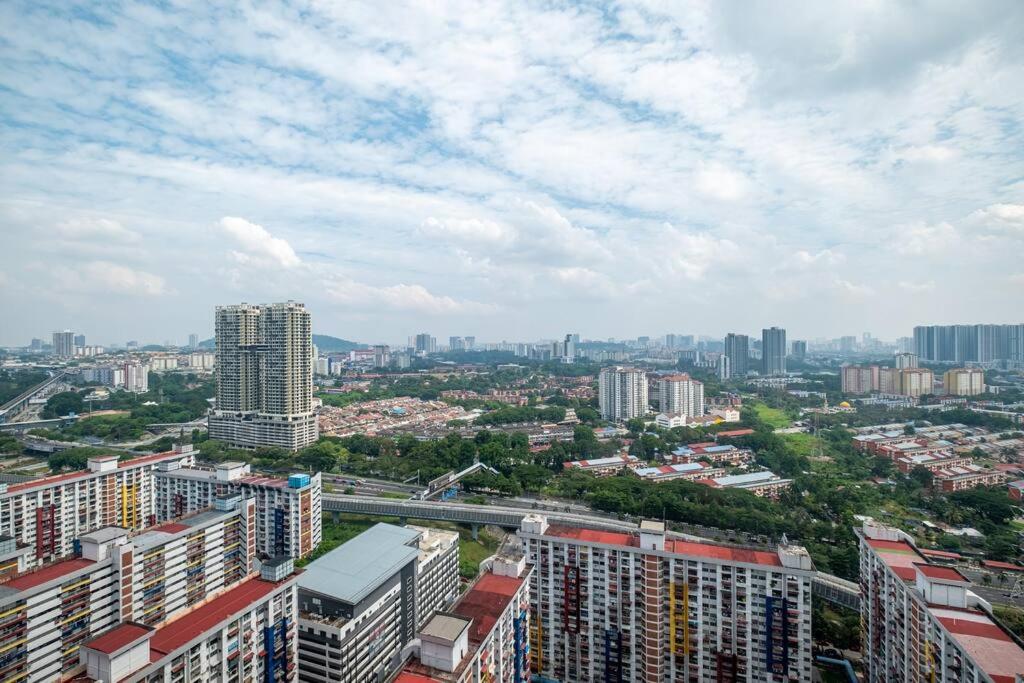 M Vertica CityLifestyle 8pax LRTMrt