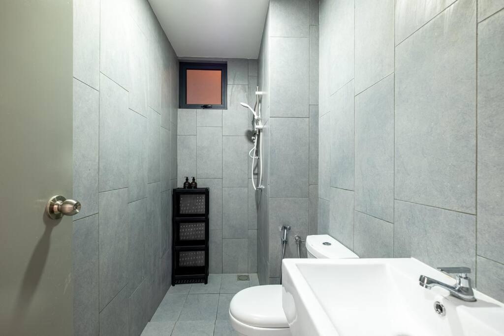 M Vertica CityLifestyle 8pax LRTMrt
