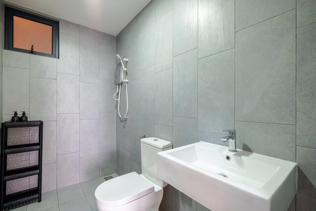 M Vertica CityLifestyle 8pax LRTMrt