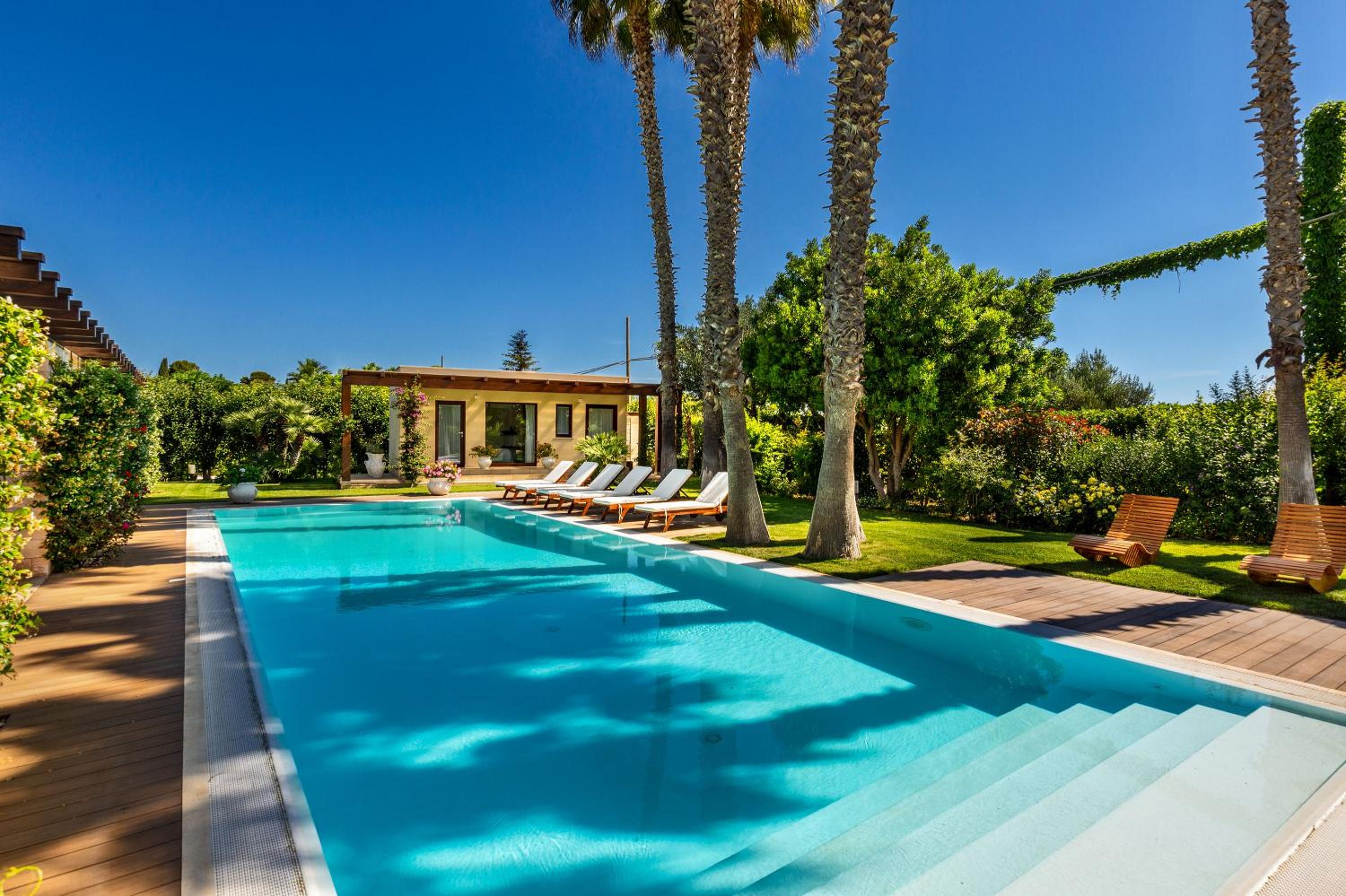 Villa Monica by BarbarHouse view 5