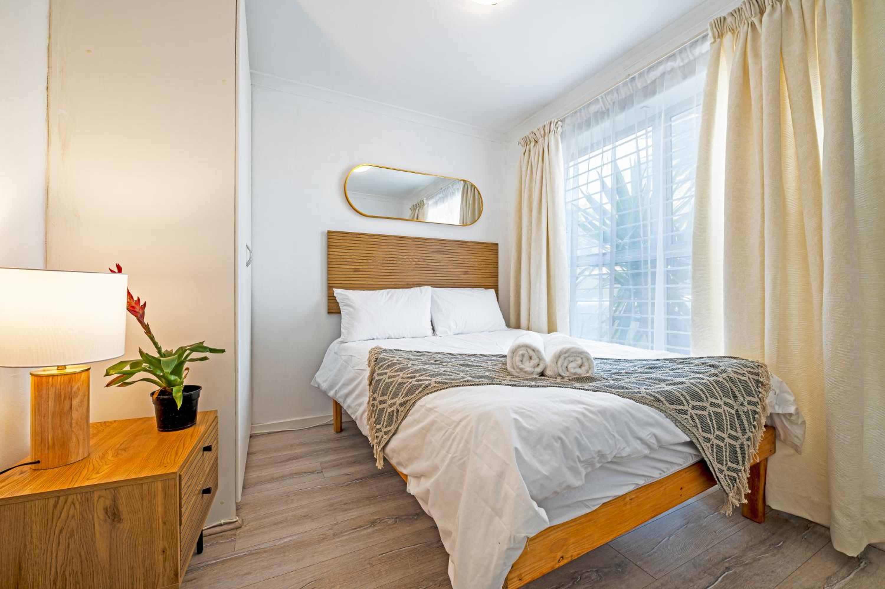 Cozy Garden Unit in Bloubergstrand view 5
