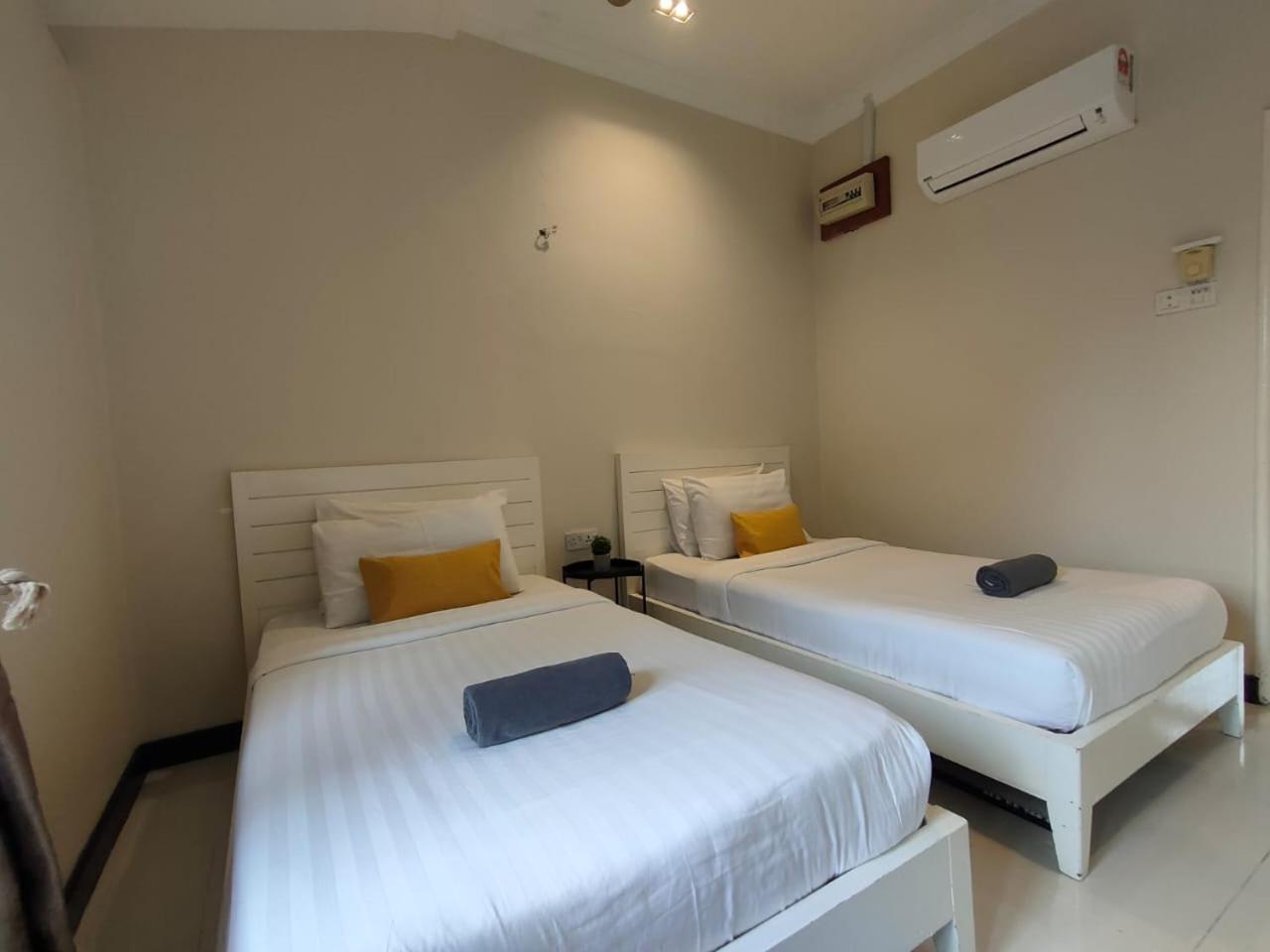 Renovated 2 Bedroom Seavilla for 6pax photo 7