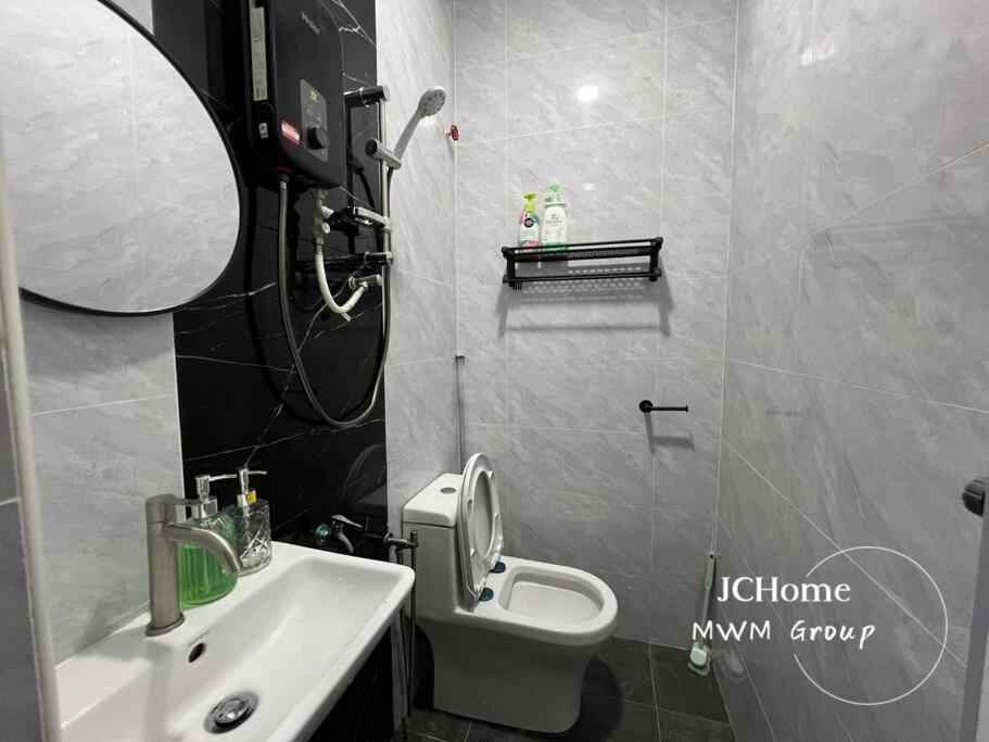 R3-Your Convenient Stay 1 min to KSL