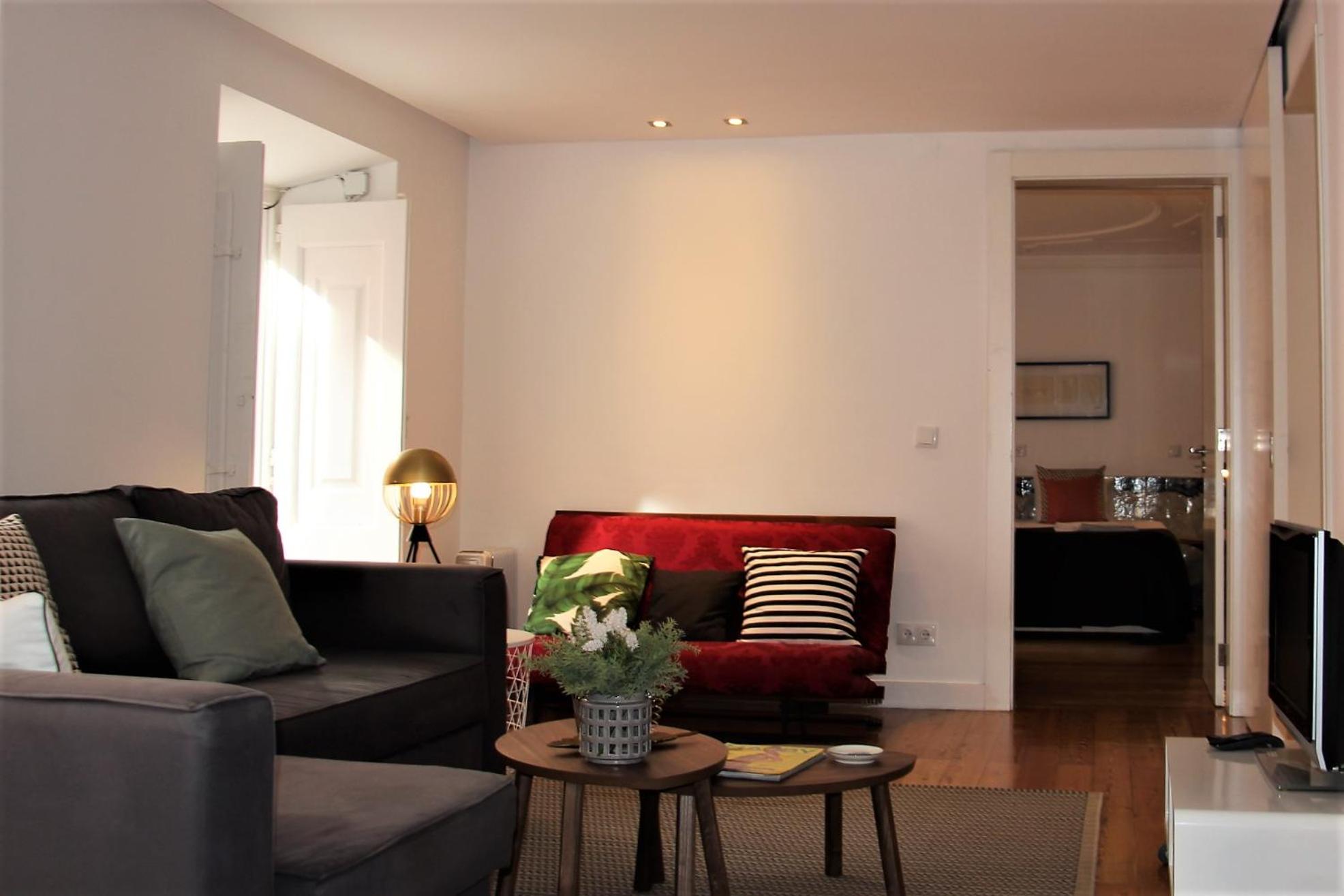 C3 Charm & Confort in BAIRRO ALTO! 18th Century Building, Very Central view 2
