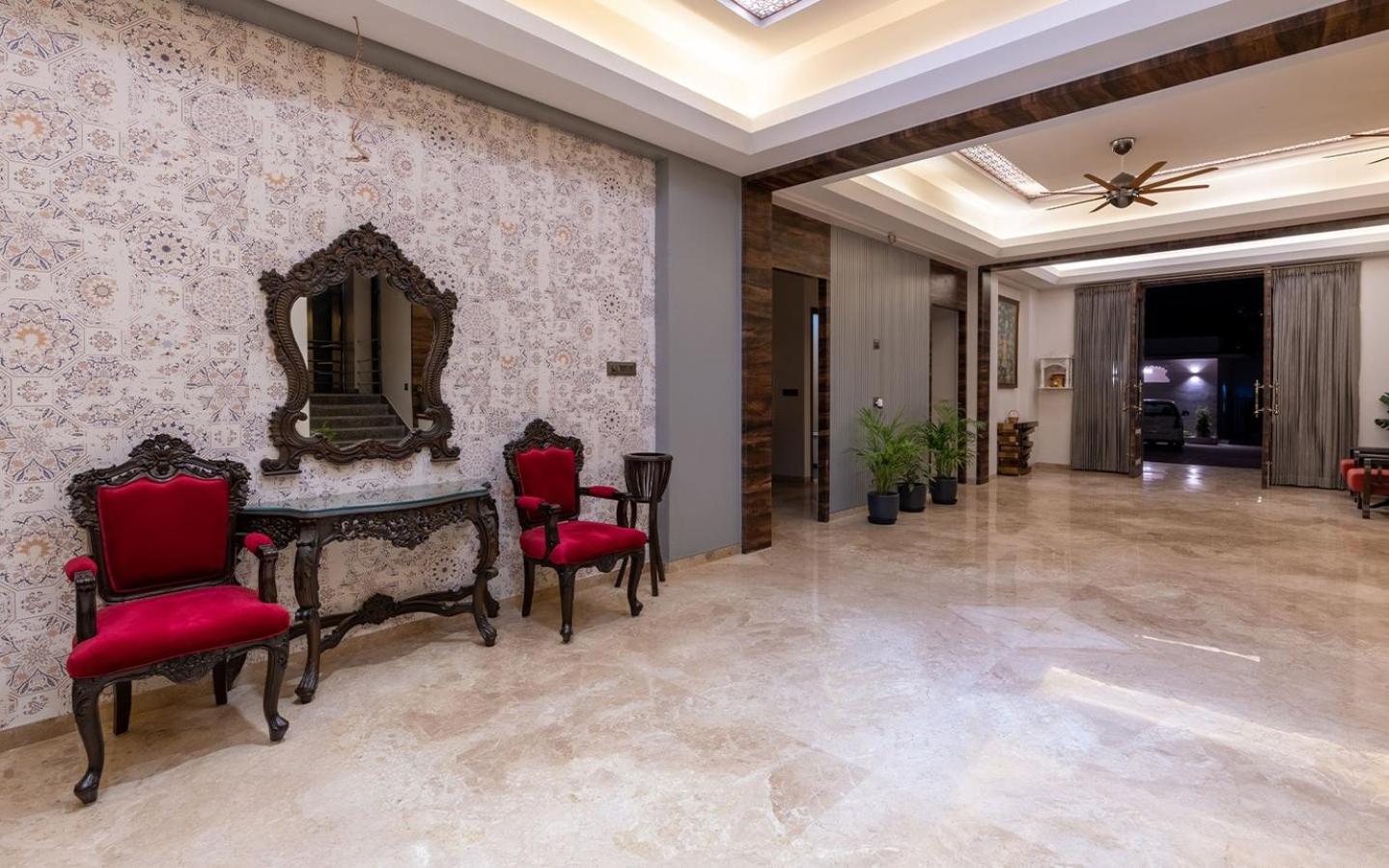 Redhomex Colonial Crest Villa