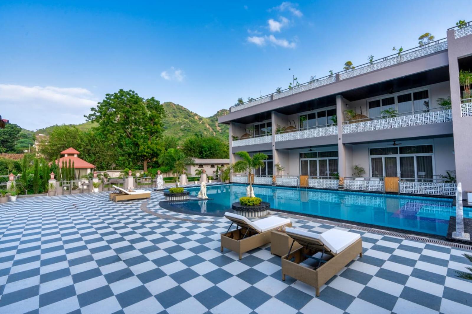 Redhomex Colonial Crest Villa