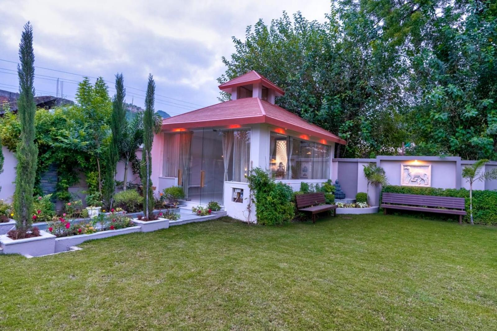 Redhomex Colonial Crest Villa
