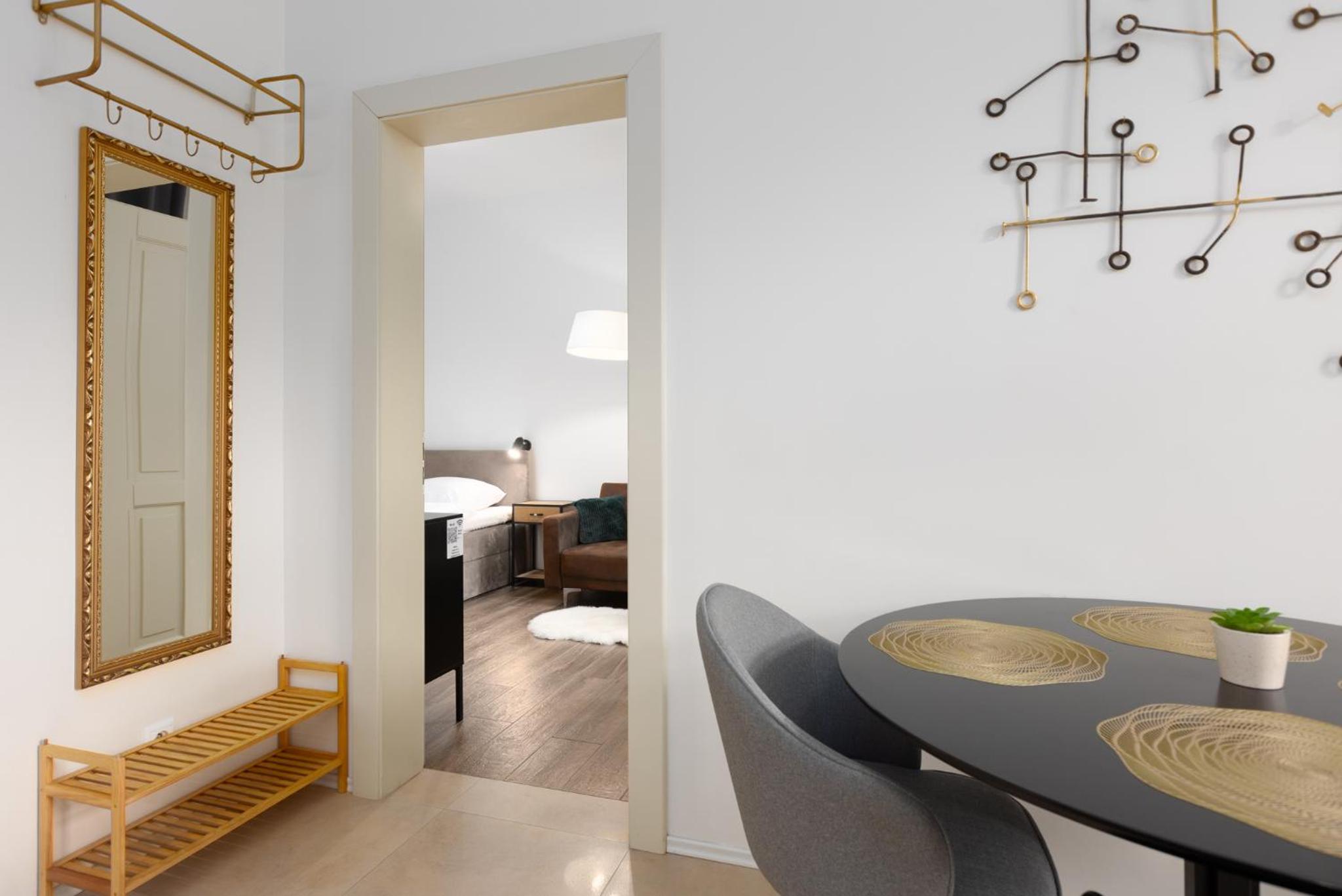 Quiet apartment in the city center near the metro with with balcony and parking