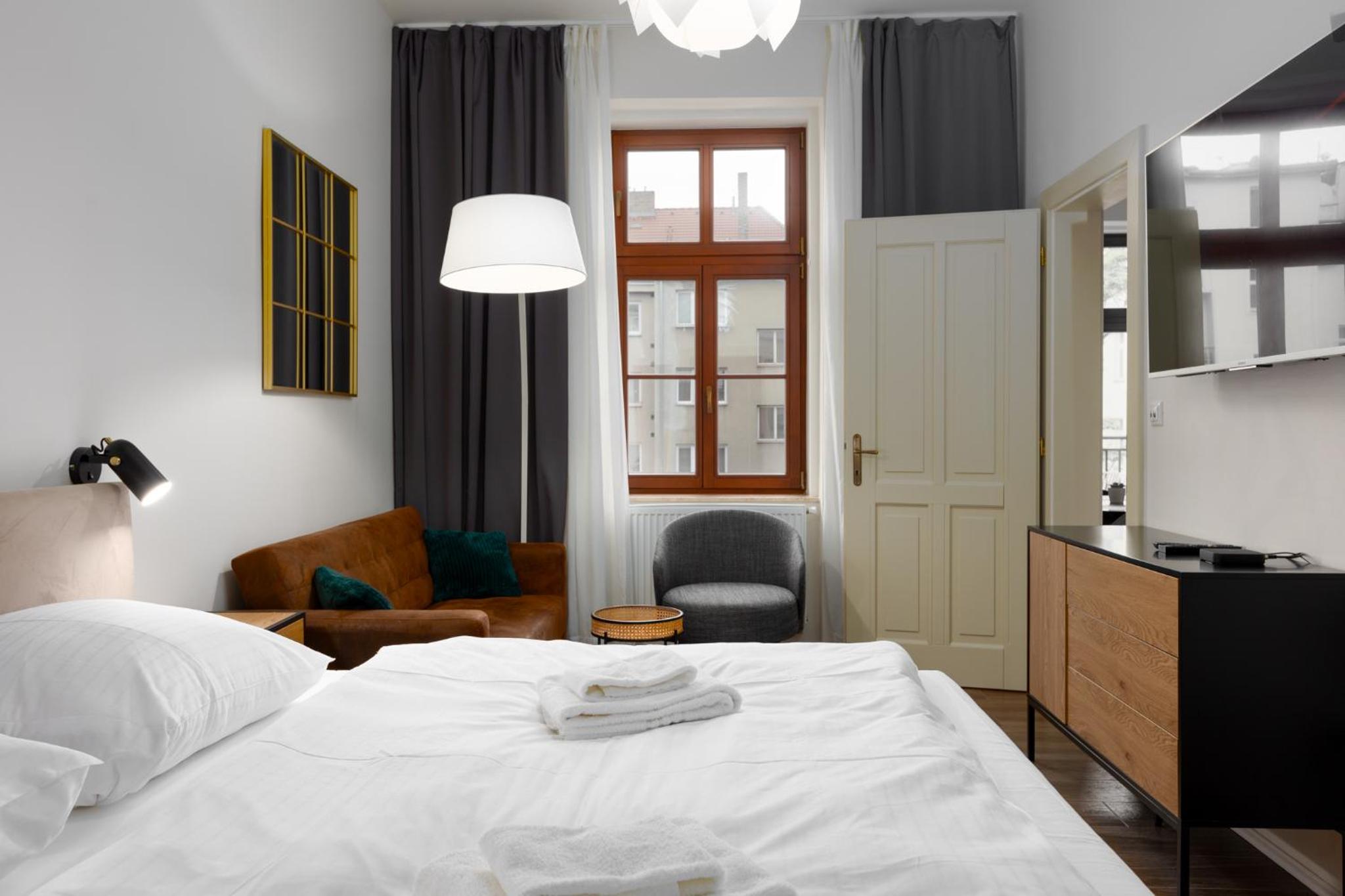 Quiet apartment in the city center near the metro with with balcony and parking