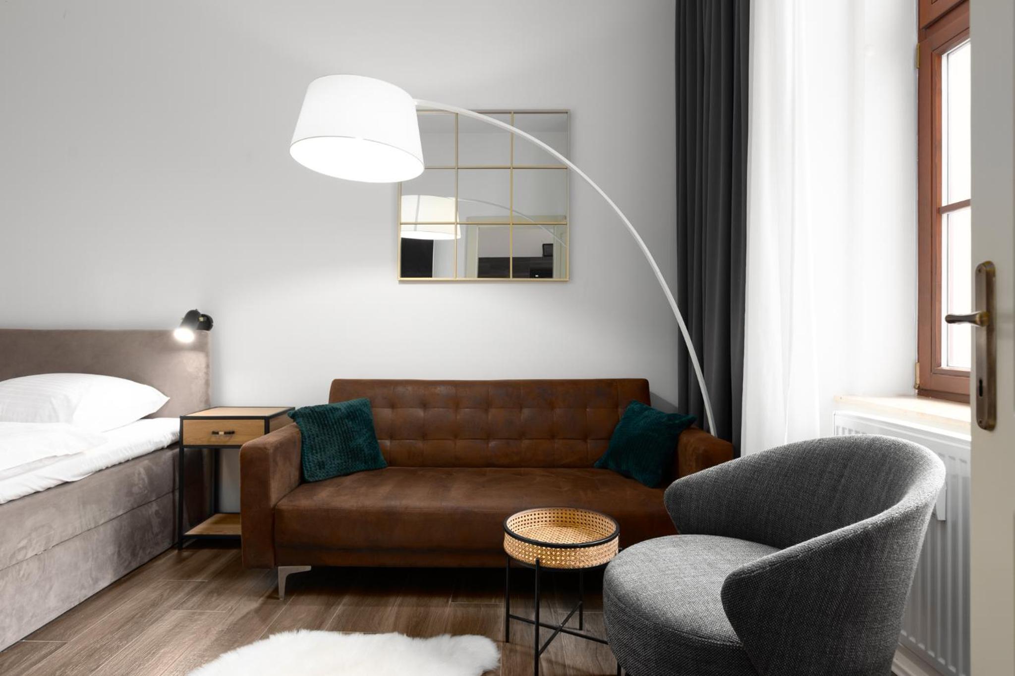 Quiet apartment in the city center near the metro with with balcony and parking
