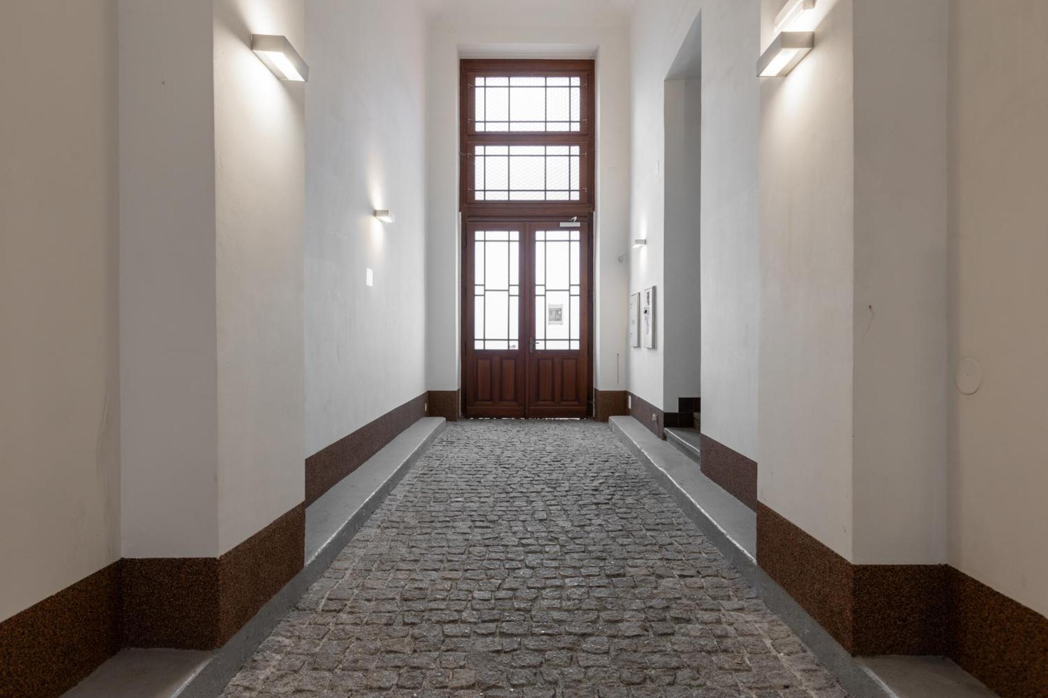 Quiet apartment in the city center near the metro with with balcony and parking