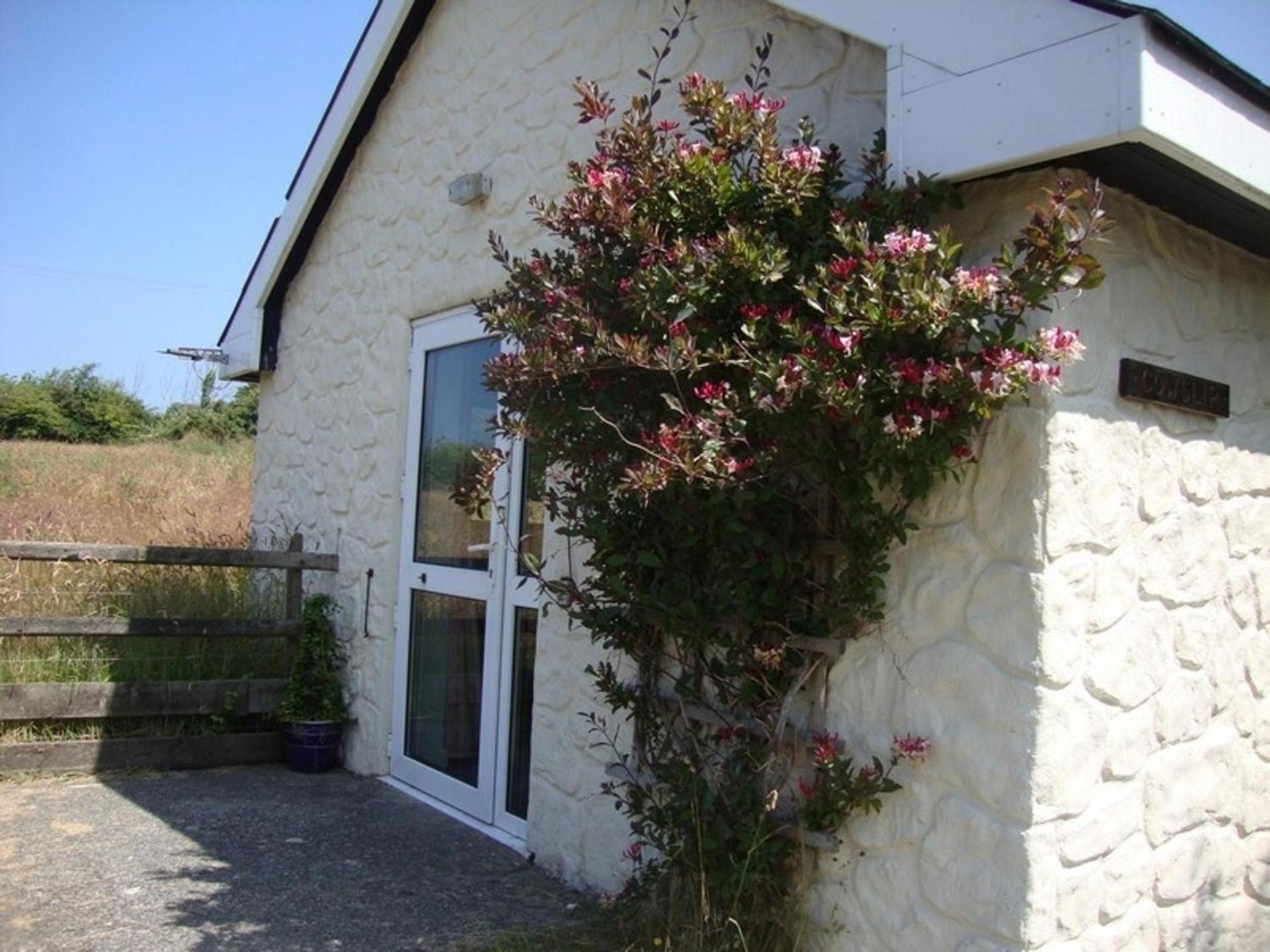 Cottage Sound Healing Retreat Centre near coast