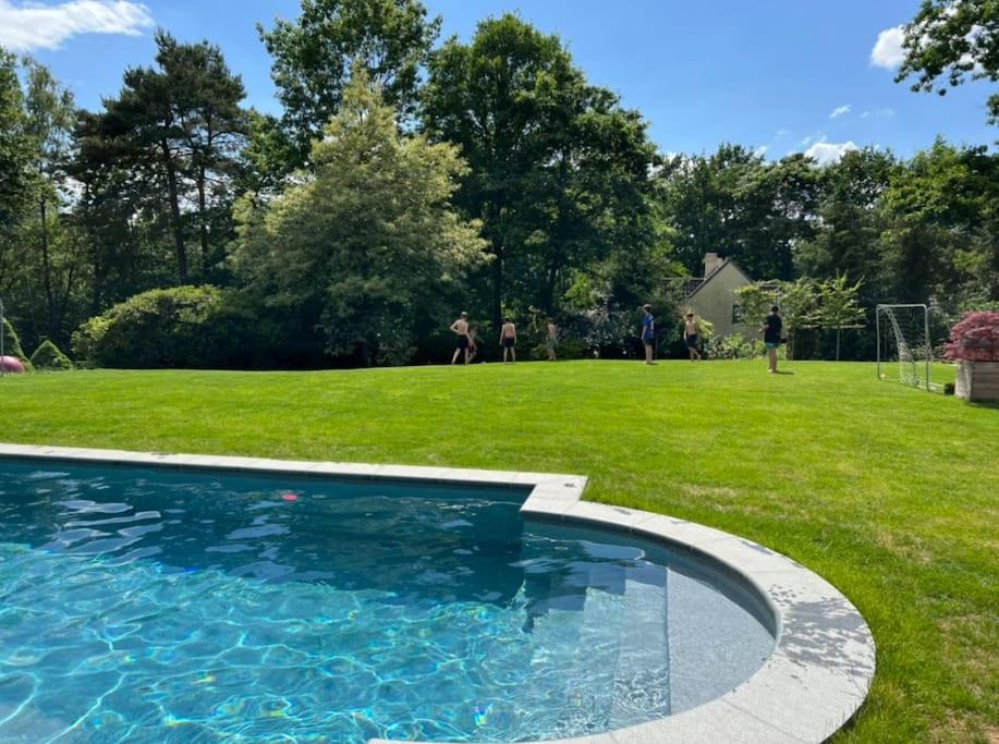 Villa in idyllic surroundings with pool and tennis