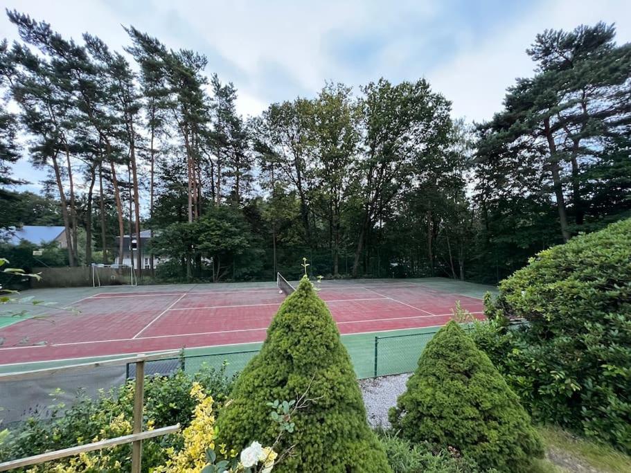 Villa in idyllic surroundings with pool and tennis