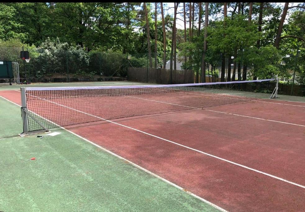 Villa in idyllic surroundings with pool and tennis