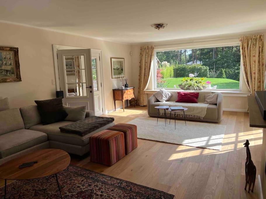 Villa in idyllic surroundings with pool and tennis
