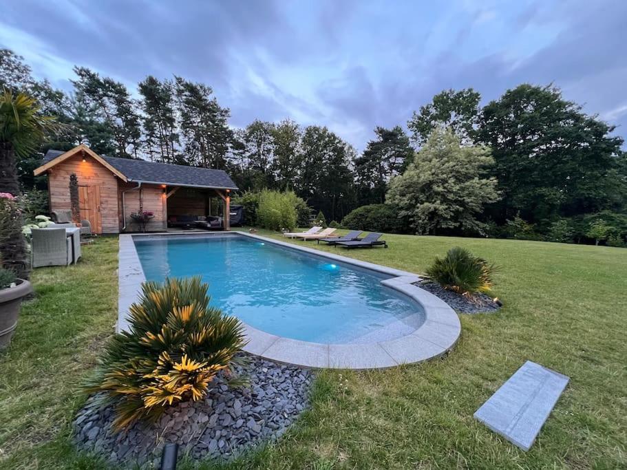 Villa in idyllic surroundings with pool and tennis
