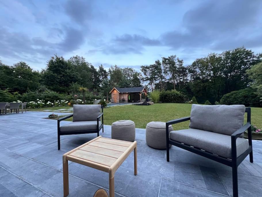 Villa in idyllic surroundings with pool and tennis
