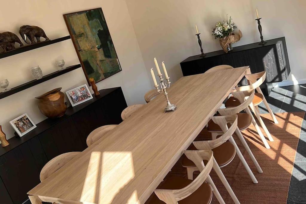 Villa in idyllic surroundings with pool and tennis
