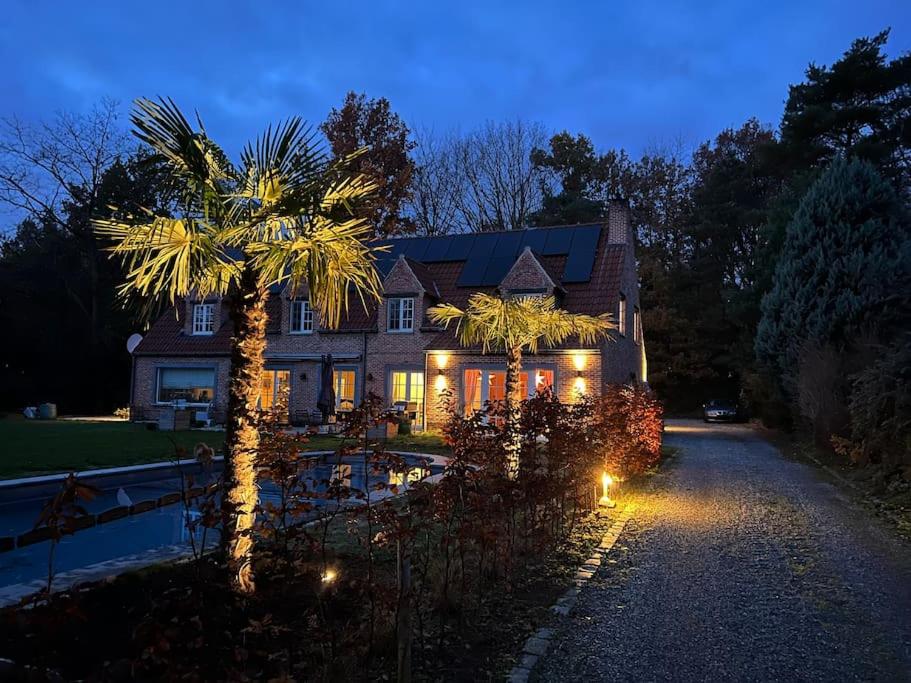 Villa in idyllic surroundings with pool and tennis