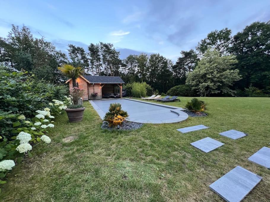 Villa in idyllic surroundings with pool and tennis
